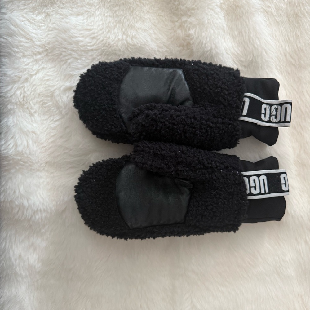 UGG Black Shearling Mittens
